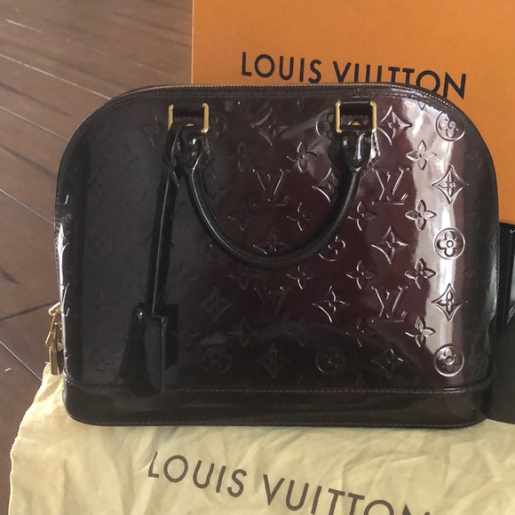 Louis Vuitton Handbags - Louis Vuitton Verniis Alma patent leather purse